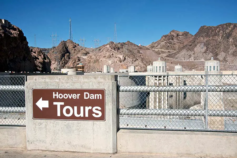 Hoover Dam tours sign on walkway
